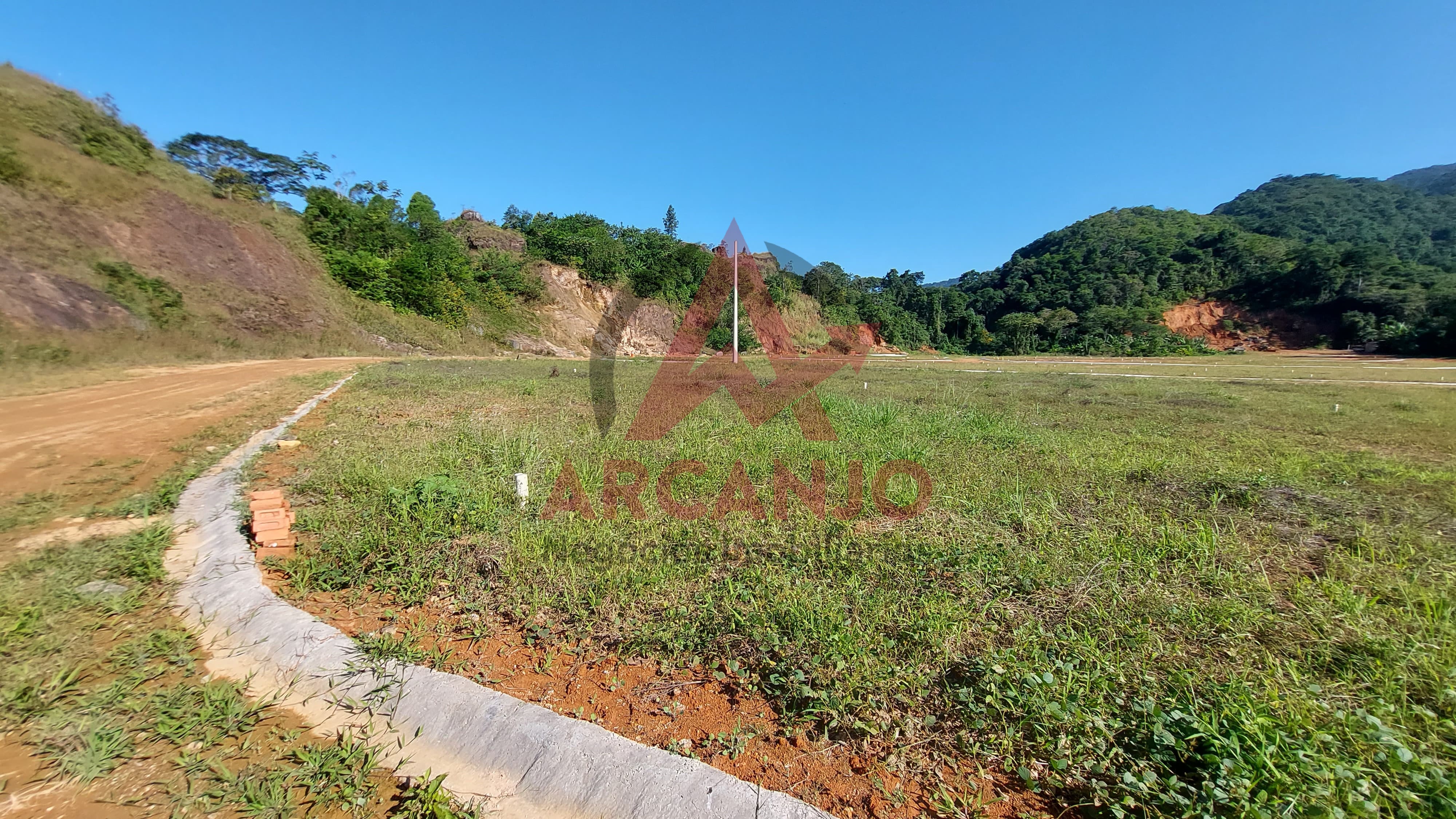 Terreno à venda, 140m² - Foto 1