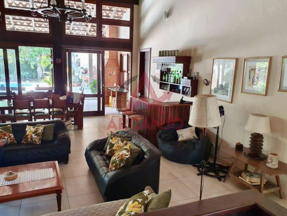 Casa à venda com 6 quartos, 323m² - Foto 7