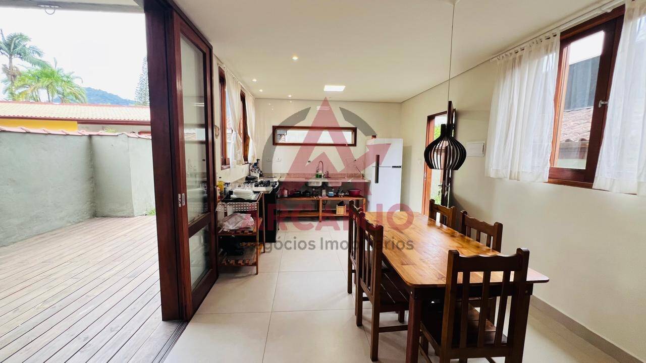 Casa à venda com 4 quartos, 280m² - Foto 15