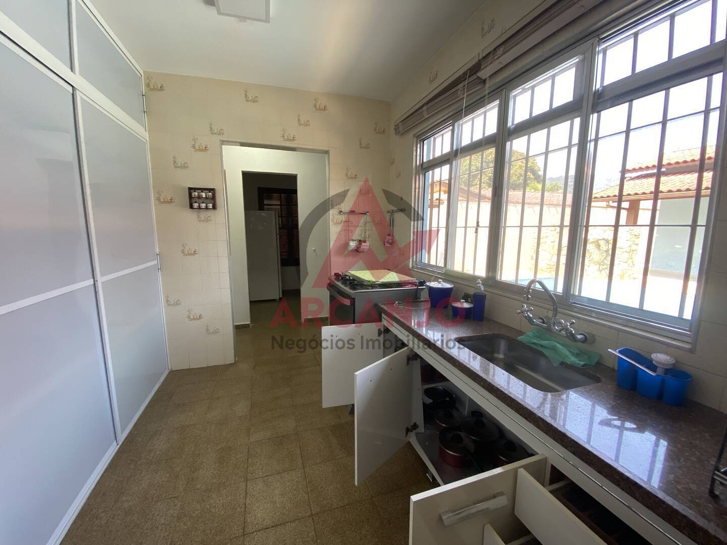 Casa à venda com 6 quartos, 400m² - Foto 10