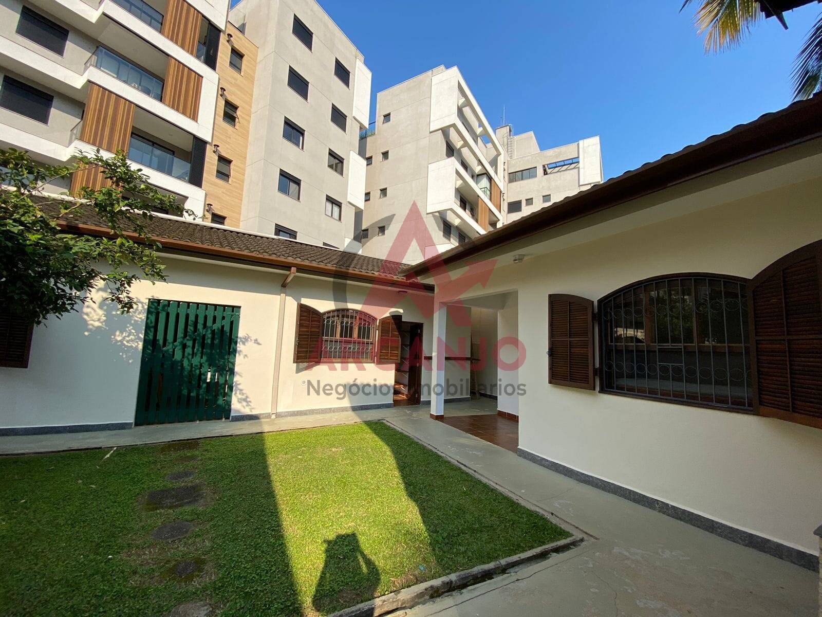 Casa à venda com 6 quartos, 189m² - Foto 3