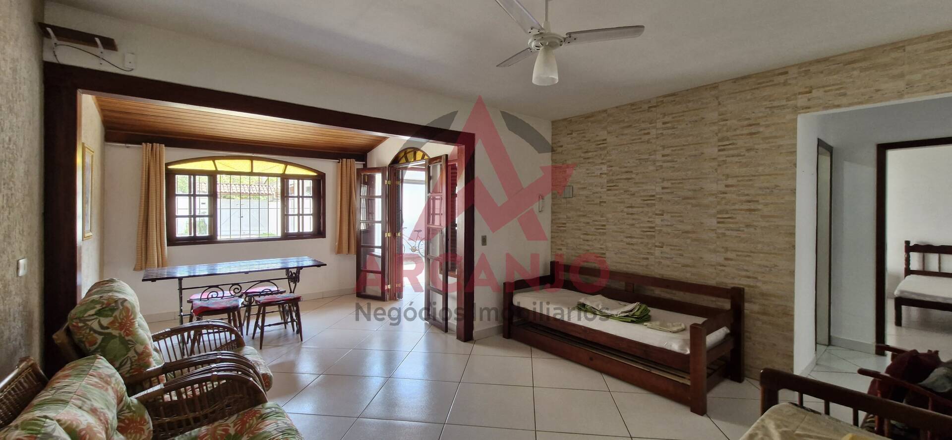 Casa à venda com 4 quartos, 149m² - Foto 3