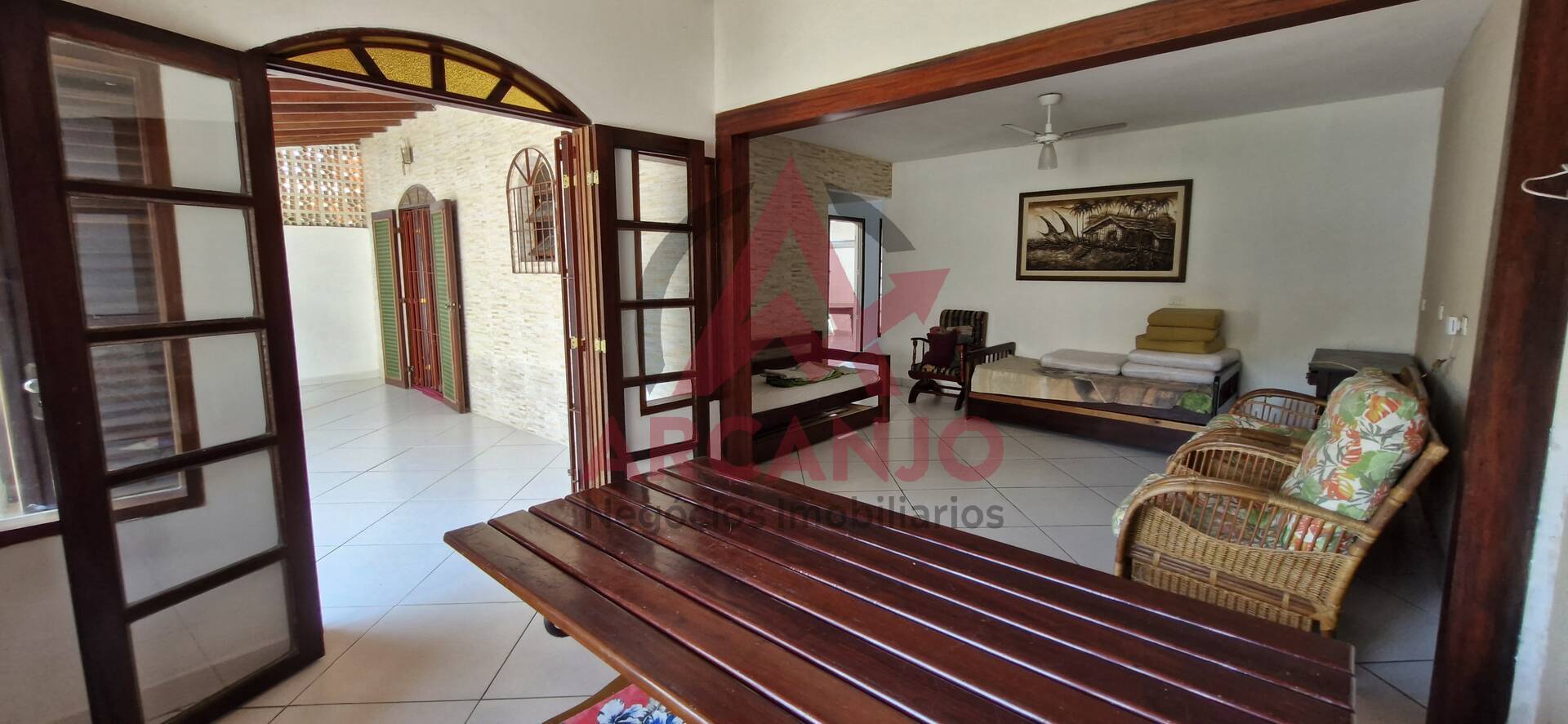 Casa à venda com 4 quartos, 149m² - Foto 2