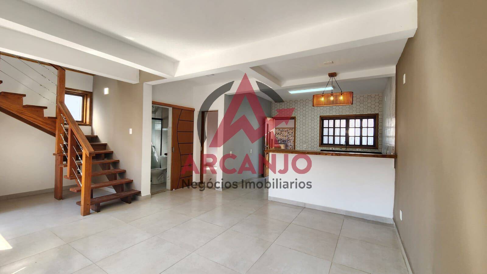 Casa à venda com 6 quartos, 200m² - Foto 1