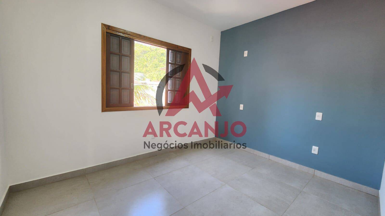 Casa à venda com 6 quartos, 200m² - Foto 12