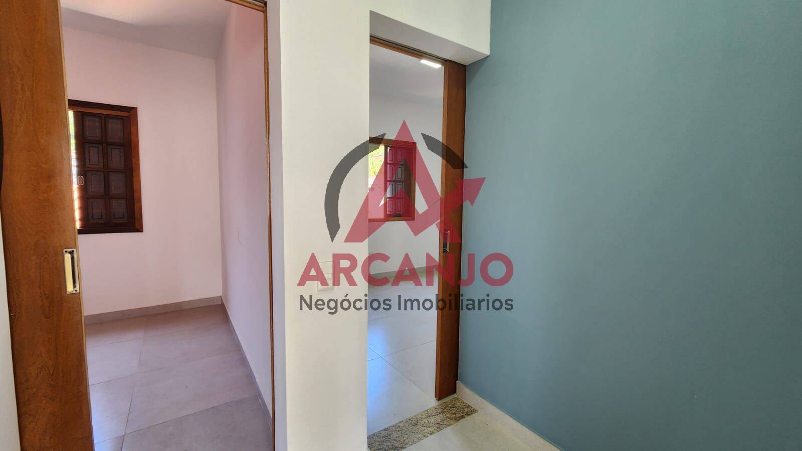 Casa à venda com 6 quartos, 200m² - Foto 17