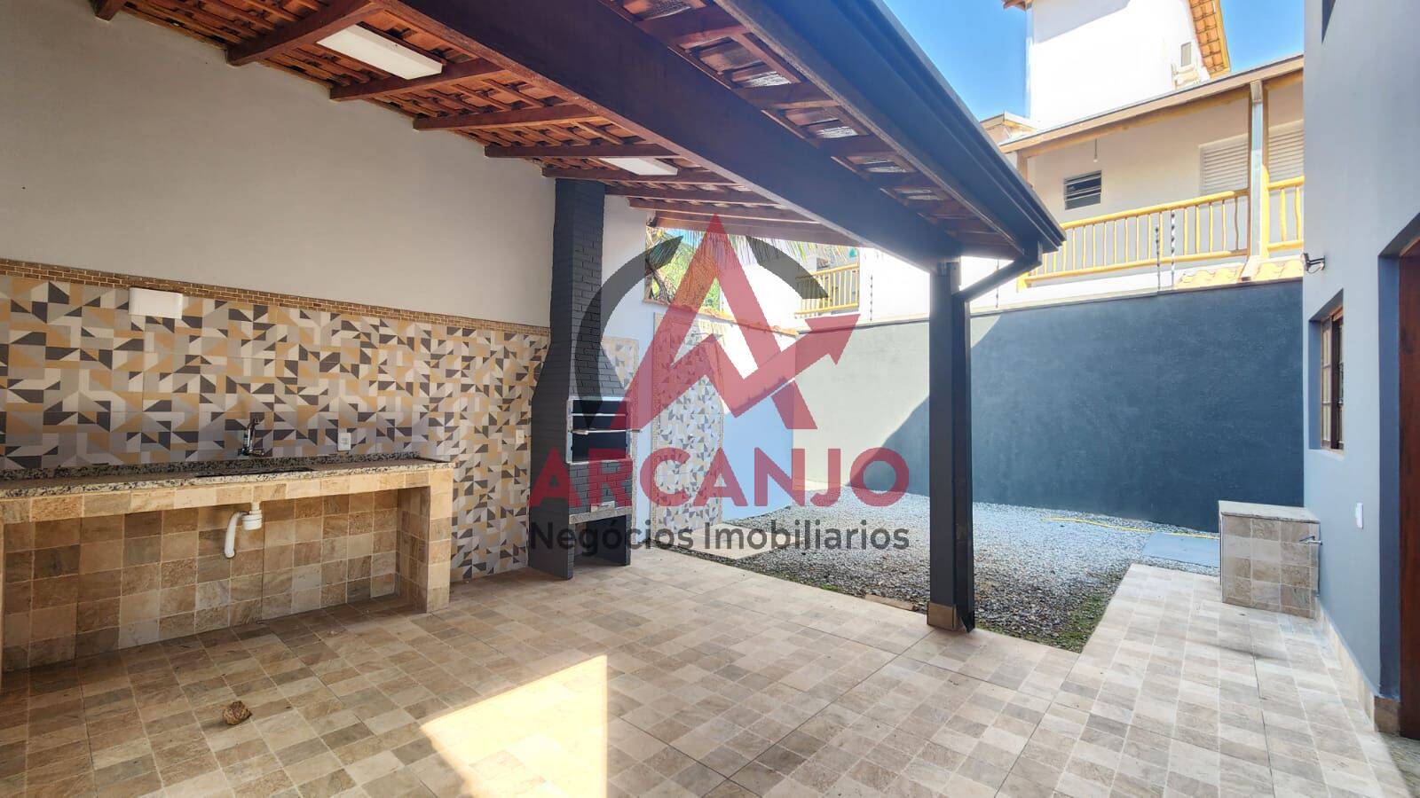 Casa à venda com 6 quartos, 200m² - Foto 20