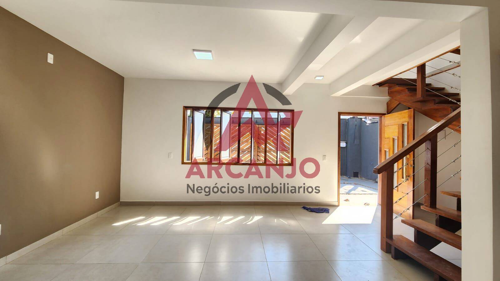 Casa à venda com 6 quartos, 200m² - Foto 2