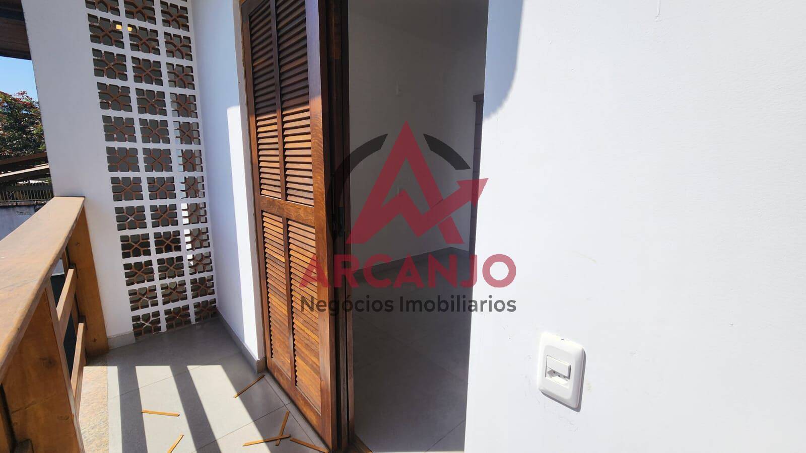 Casa à venda com 6 quartos, 200m² - Foto 27