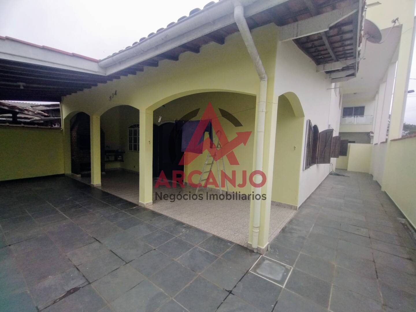 Casa para alugar com 3 quartos, 150m² - Foto 1