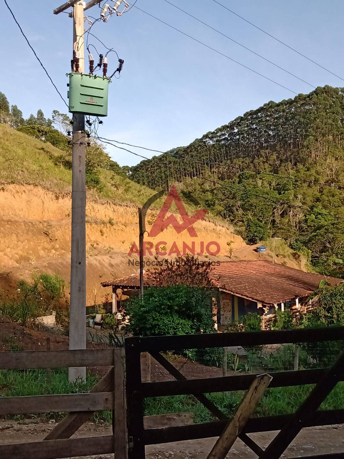 Fazenda à venda com 3 quartos, 180m² - Foto 1