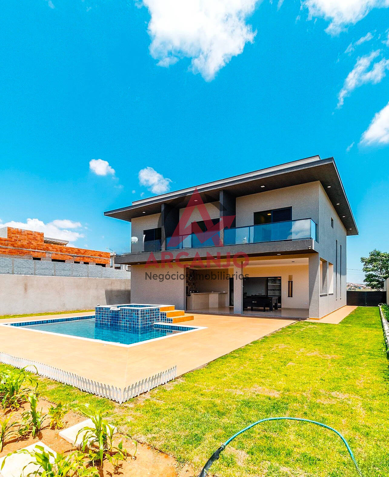 Casa à venda com 4 quartos, 330m² - Foto 2