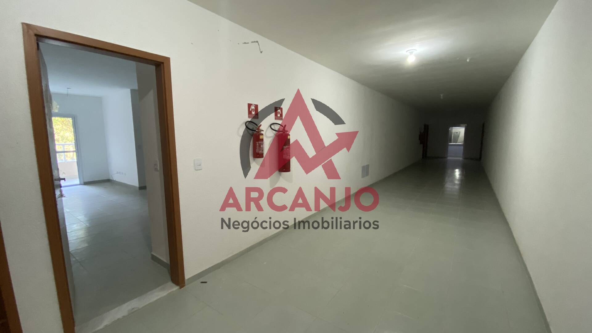 Apartamento à venda com 2 quartos, 70m² - Foto 2