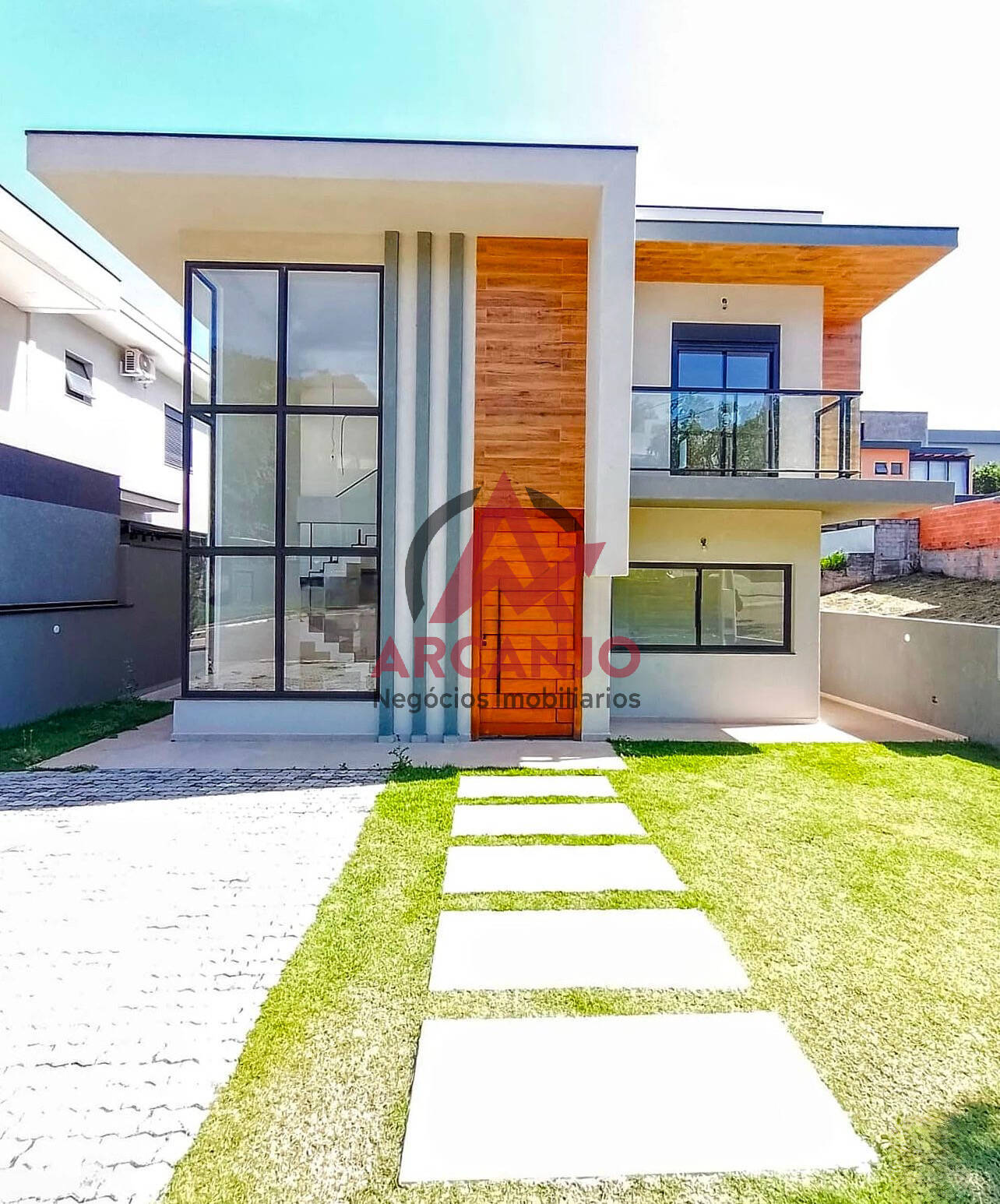 Casa à venda com 3 quartos, 180m² - Foto 1