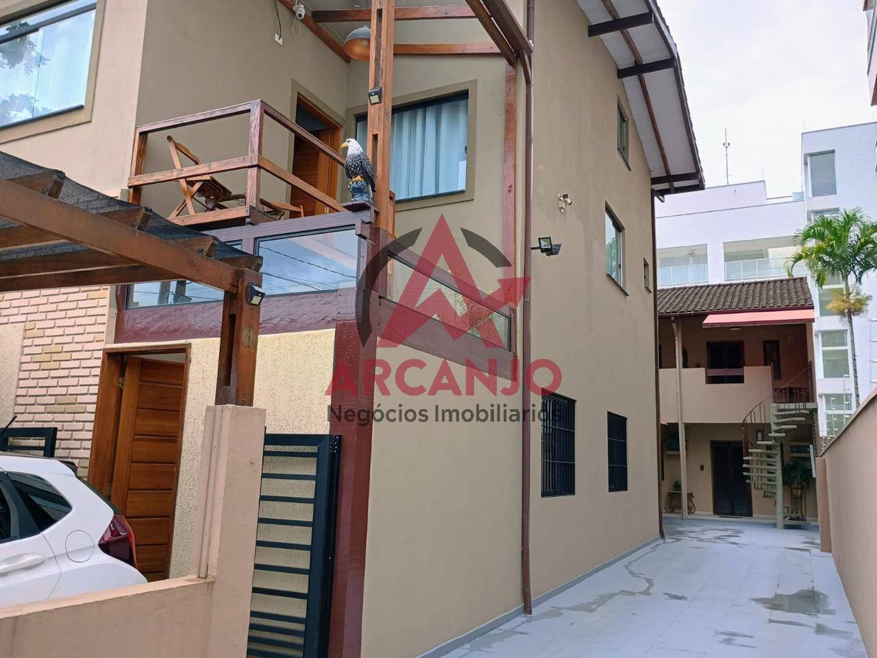 Casa à venda com 11 quartos, 380m² - Foto 1