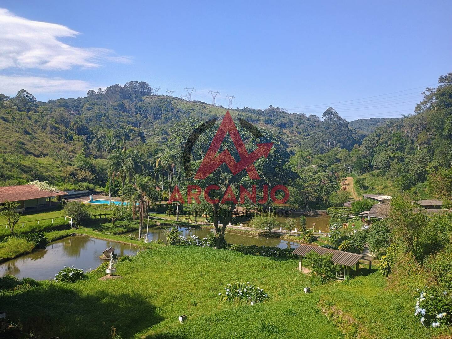 Fazenda à venda com 3 quartos, 120m² - Foto 1