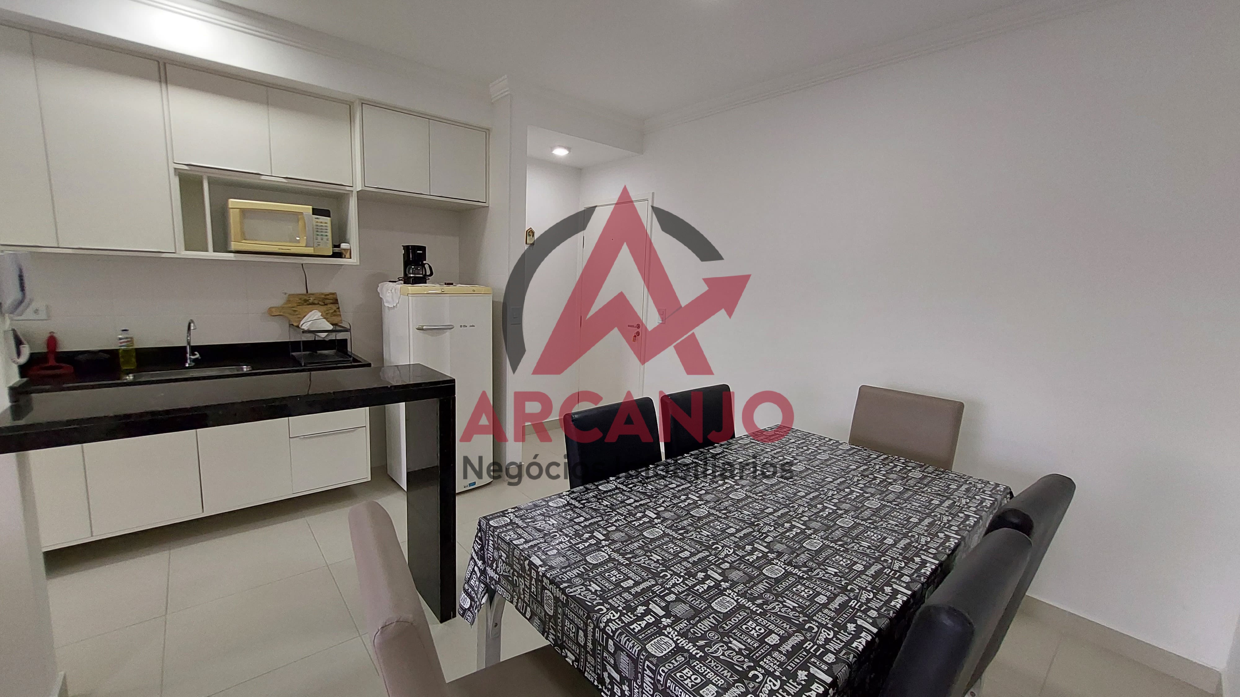 Apartamento à venda com 2 quartos, 68m² - Foto 4