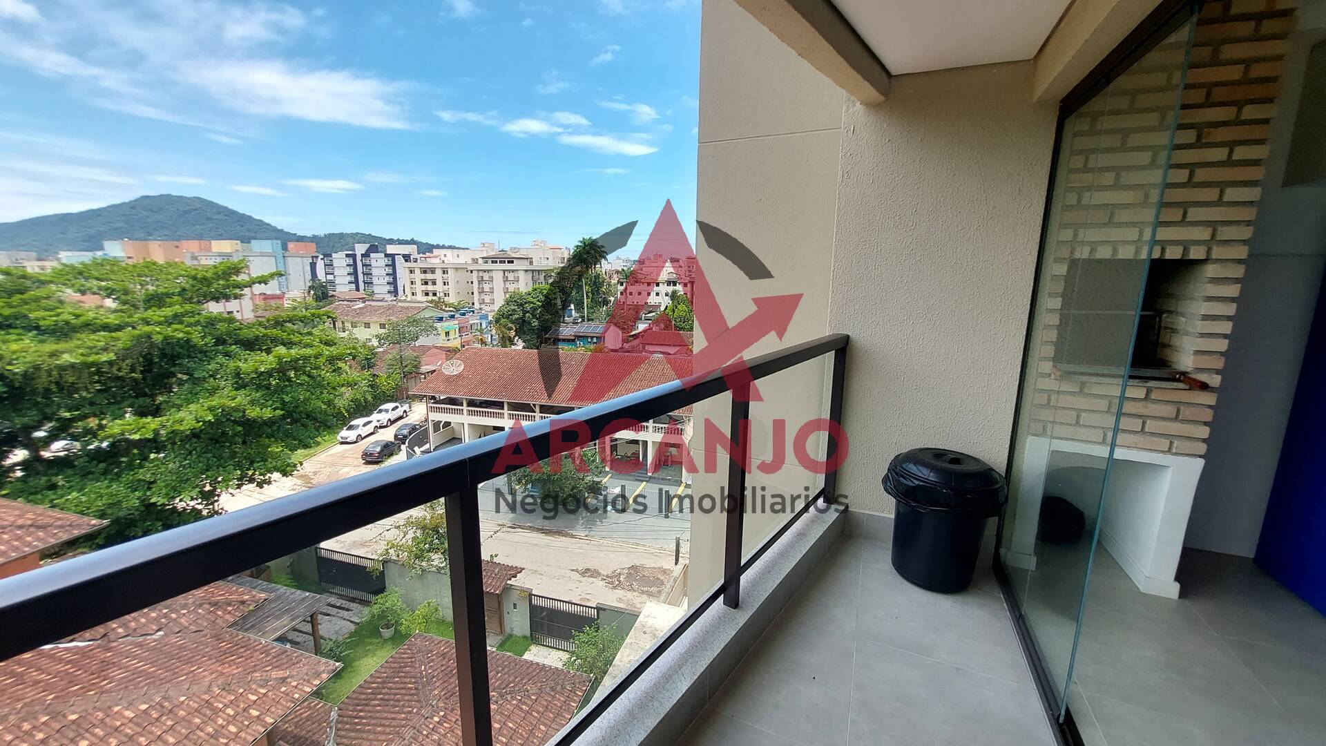 Apartamento à venda com 3 quartos, 110m² - Foto 2