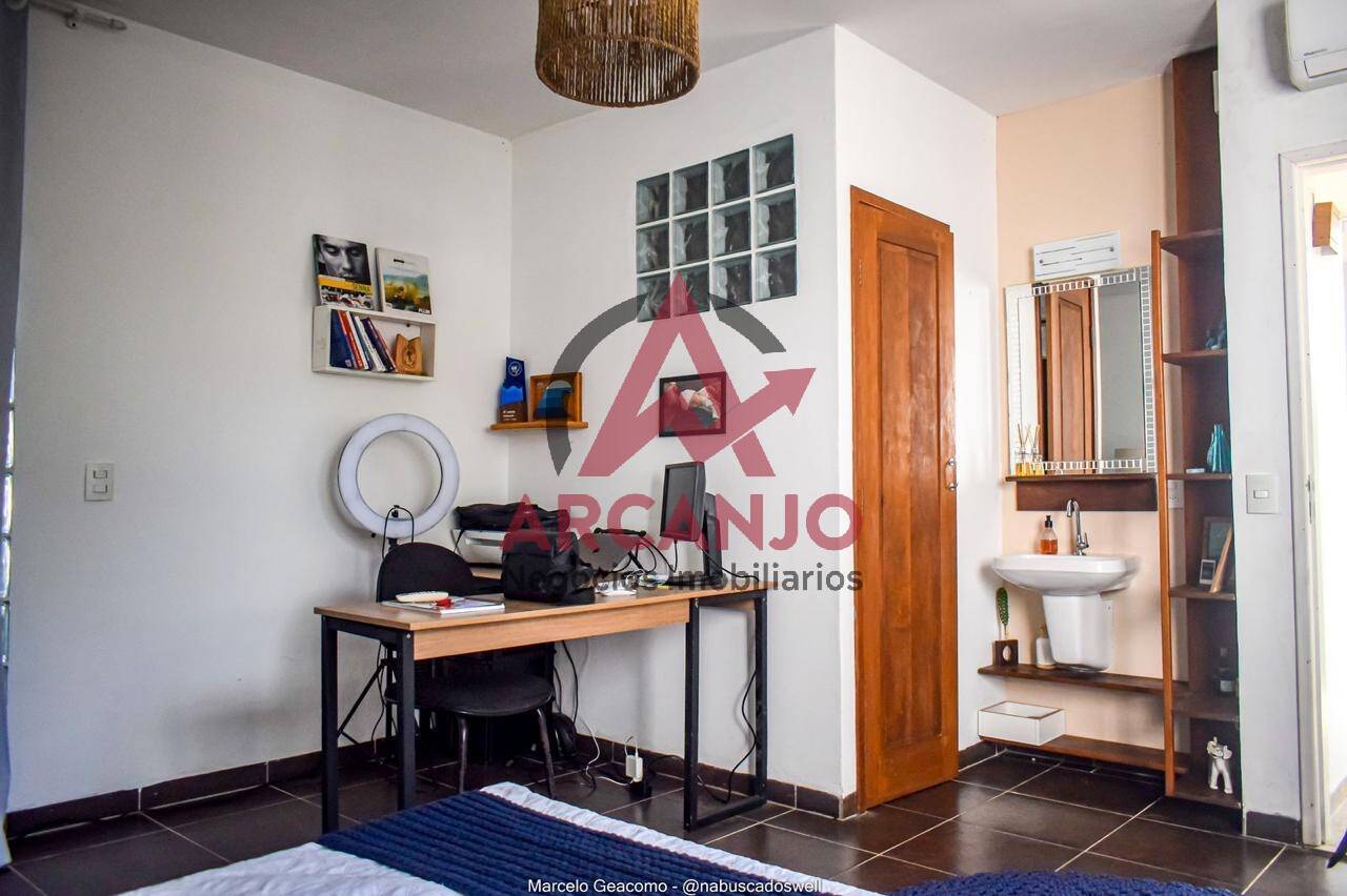 Casa à venda com 5 quartos, 220m² - Foto 13