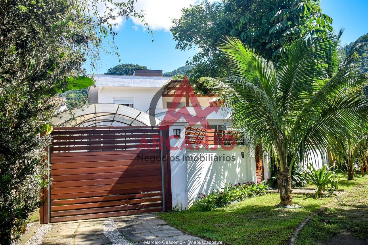 Casa à venda com 5 quartos, 220m² - Foto 2