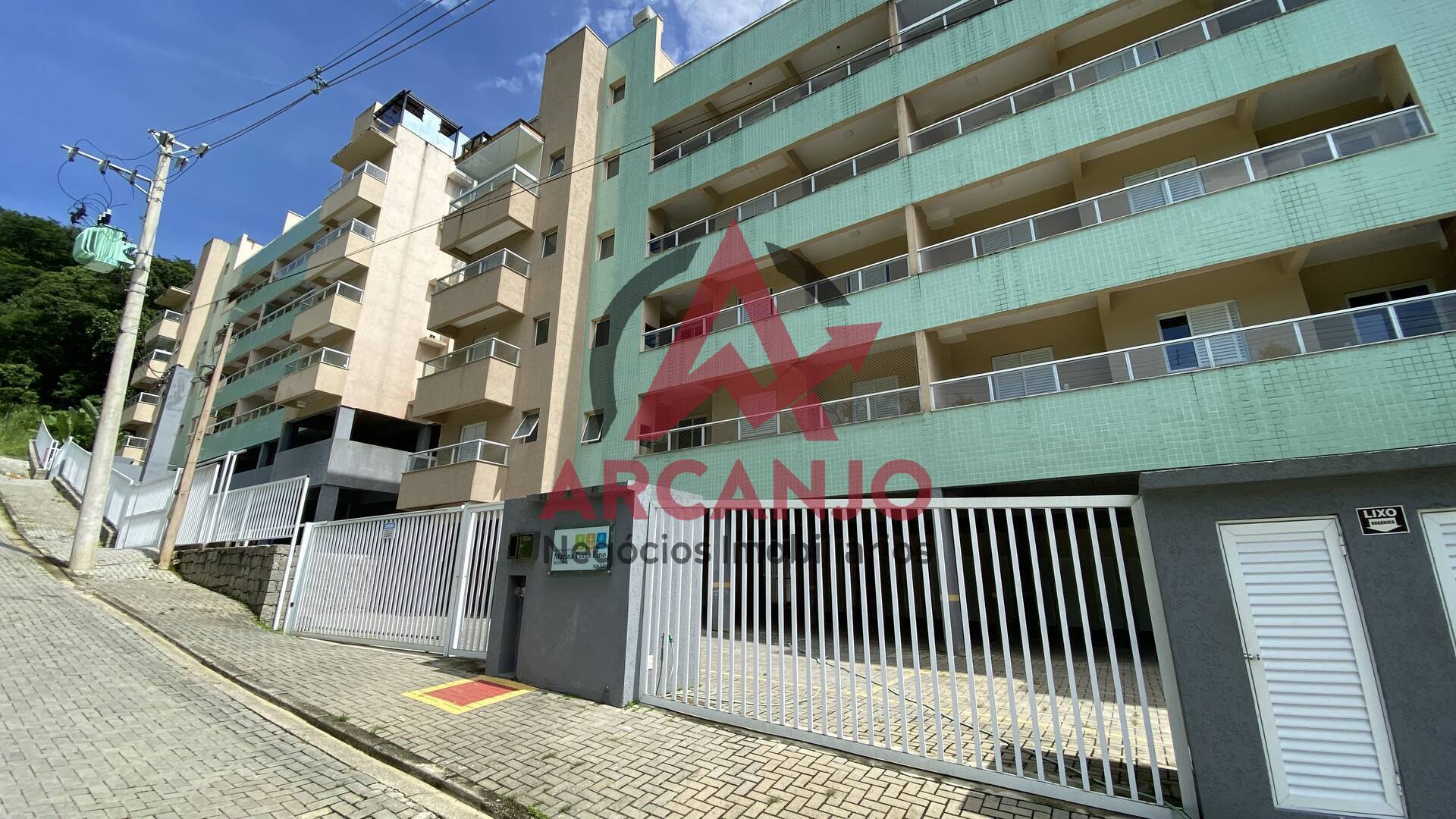 Apartamento à venda com 3 quartos, 160m² - Foto 1