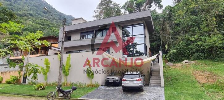 Casa à venda com 4 quartos, 230m² - Foto 1