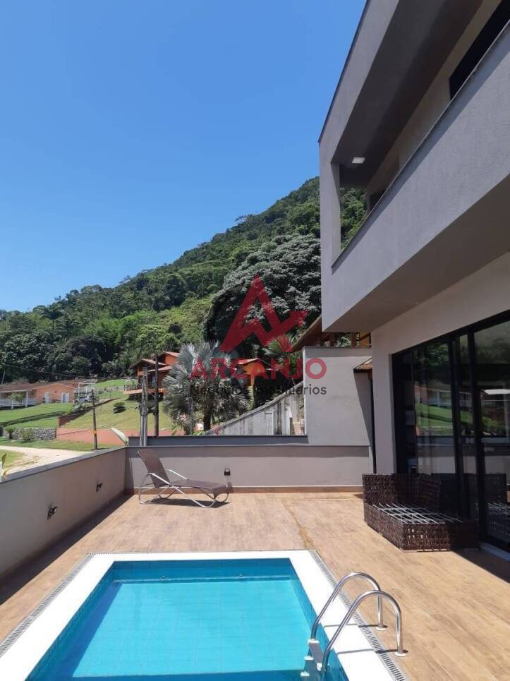 Casa à venda com 4 quartos, 230m² - Foto 27