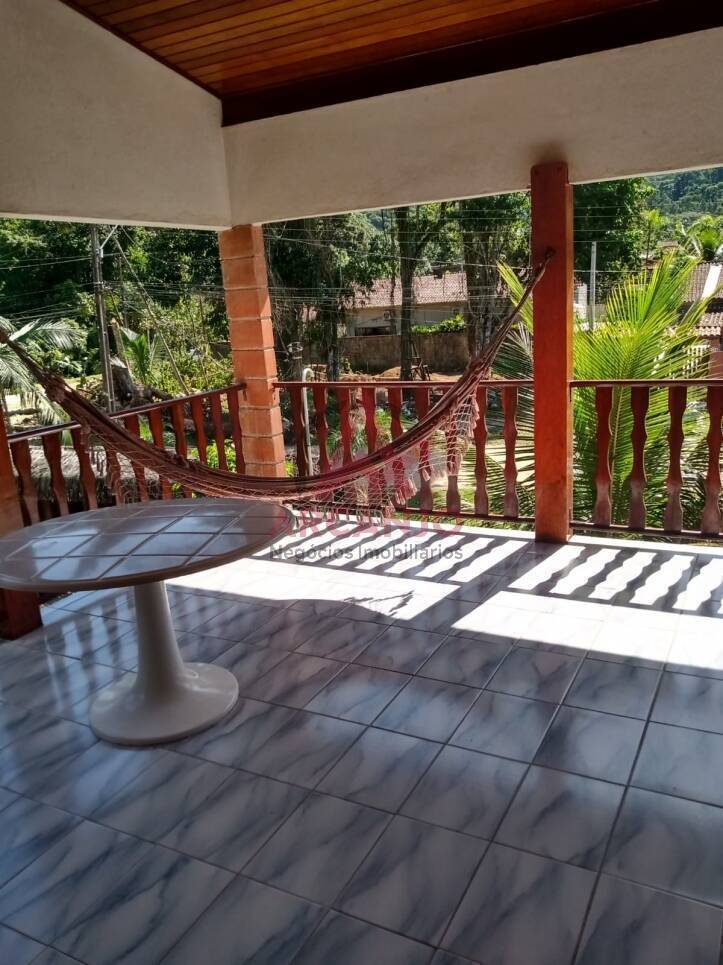 Sobrado à venda com 4 quartos, 300m² - Foto 1